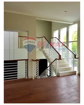 RUMAH RASA VILLA HOOK DEPAN DAN SAMPING TAMAN BESAR- KEBAYORAN BINTARO
