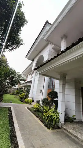 Dijual rumah tinggal luas mewah di kawasan premium Batununggal Bandung