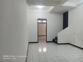 Disewakan ruko taman kopo indah 2 main road
Pasar segar