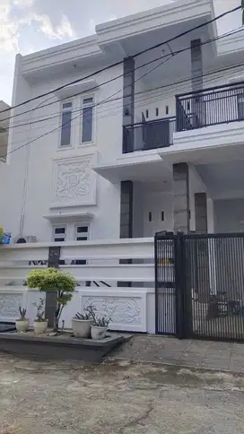 Dijual Rumah mewah 2 lantai siap huni di Harapan Indah Bekasi