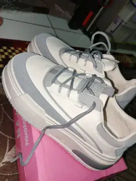 Sepatu pvn jeno
