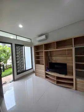 Dijual rumah 2 lantai furnished di Cluster Flora, Summarecon Bandung