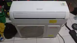 Ac SHARP 1/2 pk dingin dan bergaransi