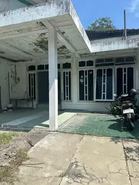 Jual rumah 2lantai basement 30m dr jalan piyungan. Shm