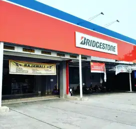 Lowongan pekerjaan mekanik toko ban dan oli