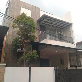 Dijual rumah 2,5 lantai di Puri bintara Bekasi Barat