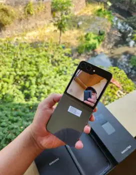 Samsung Z Flip 5 256 GB Kelengkapan Full Original