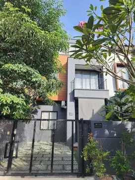 Dijual Cepat Rumah Mewah Full Furnished Kencana Loka Bsd City