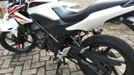Jual motor cb 150 r tahun 2014 mesin masih orian jarang pake