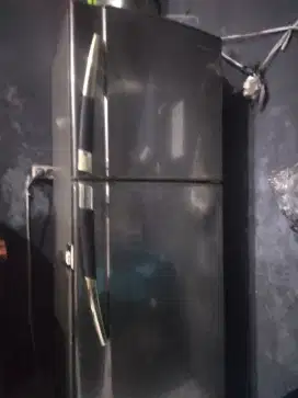 Kulkas Sharp 2 pintu