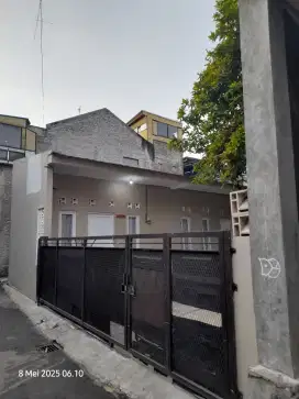 DI KONTRAKAN RUMAH STRATEGIS DEKAT PUSAT KOTA