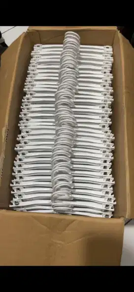 Gantungan Celana/Rok Jepit Putih – Baru (Stok 200 pcs)