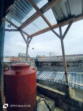 Disewakan rumah di jalan Kopo GG sukaleuer 2 lantai
