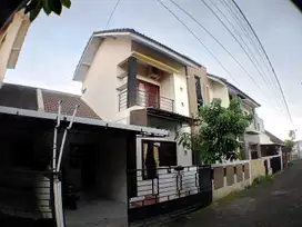 Di Sewakan Rumah semi Furnished dlm komplek perumahan Maguwoharjo