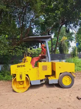 Tandem Kombinasi BOMAG BW121AC.