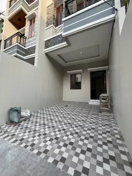 V020 RUMAH BARU 4x15 TOMANG KOMPLEK 10 MENIT KE KAMPUS TRISAKTI
