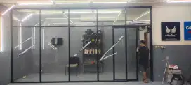 Pintu almunium kaca
