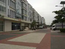 Disewa ruko ada lift siaphuni di Mega Boulevard Harapan Indah