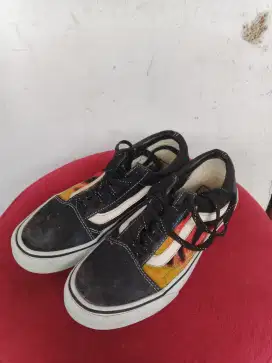 Sepatu vans second