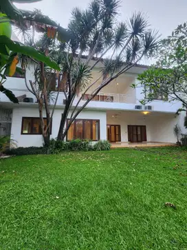 DIJUAL RUMAH MEWAH SIAP HUNI  KEMANK SELATAN JAKARTA SELATAN.