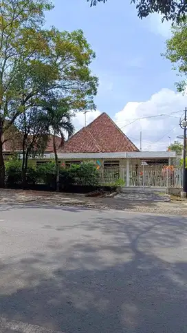Dijual Rumah Klasik di Poros Jalan Daerah Pulau - pulau, Klojen Malang