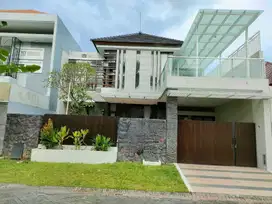 Rumah Villa Araya Dan Kolam renang