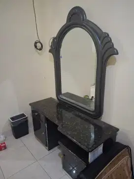Meja Rias Marmer Motif Granite + Cermin Besar | Kondisi Bagus