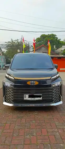 Voxy jan 2023, pajak panjang, hitam, km rendah