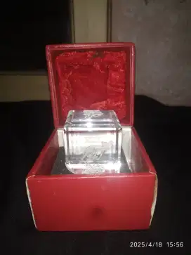Glass Kristal penindih kertas (Aussy)