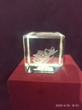 Glass Kristal penindih kertas (Aussy)