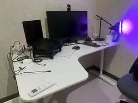 Meja Kerja IKEA BEKANT