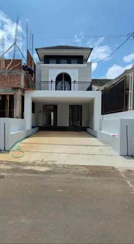 1 Unit Baru SIAP HUNI 3 Lantai Dekat AKPOL dan PLN Jatingaleh