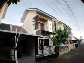 Disewakan rumah semi furnish dalam perum di Maguwoharjo