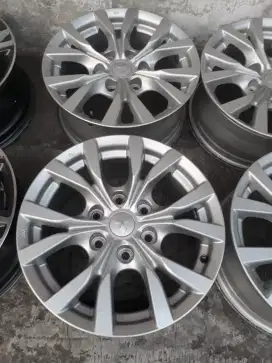 Velg Mitsubishi Pajero Excited R.17 ori