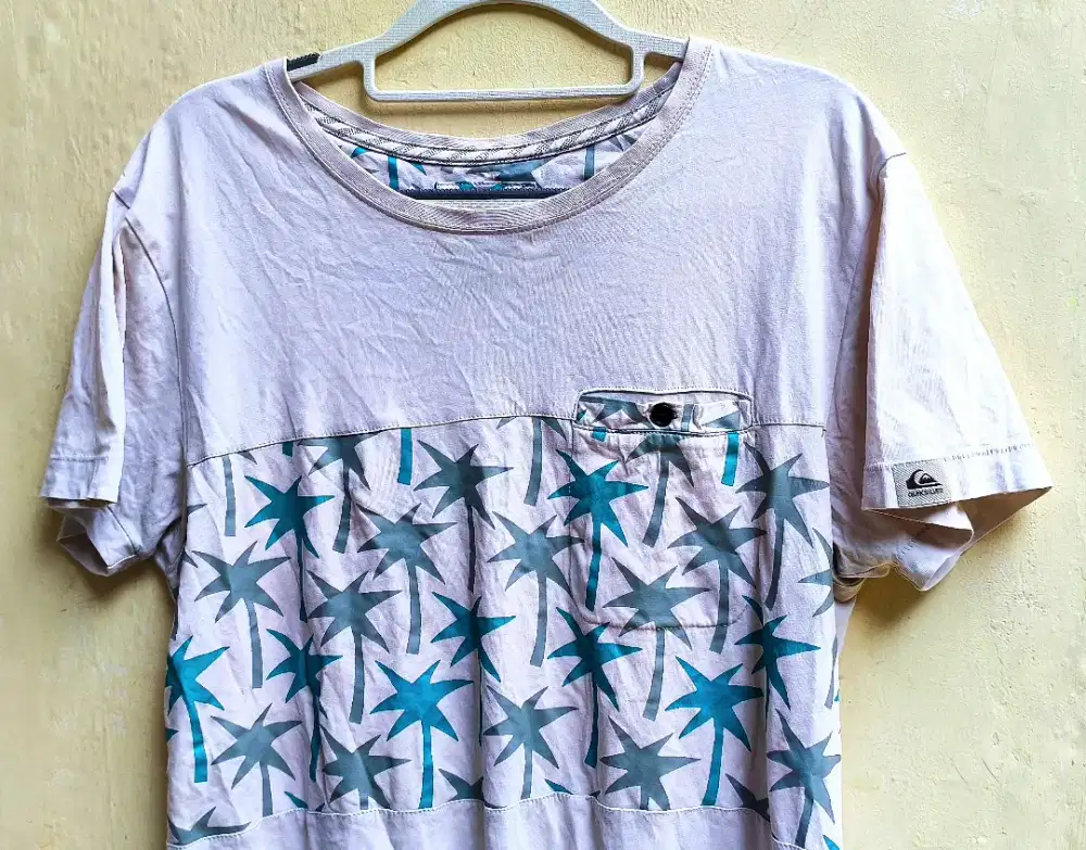 Kaos QUIKSILVER Shirt Size S

100% Original