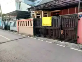 Bismillah Dijual Rumah di pinggir Jalan Akses 2 Mobil,Bisa untuk Usaha