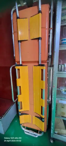 Ranjang ambulans dan tandu