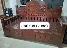 Kursi bale kayu jati tua atau kuno ukiran