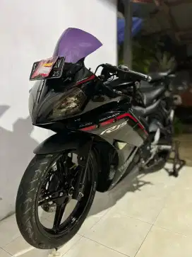 Motor Yamaha R15