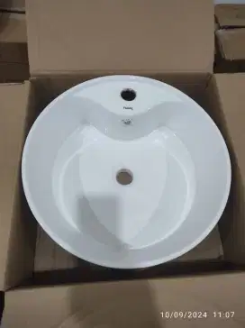 Dijual wastafel kamar mandi lengkap dengan pembuangan nya
