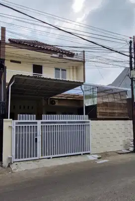 Rumah siap huni full furnished bebas banjir. Galaxy Bekasi