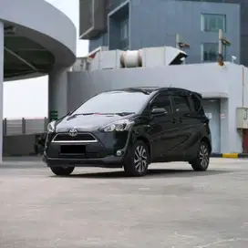 ( TDP 15 JT ) LOW KM 87 RB ! TOYOTA SIENTA V MATIC HITAM 2017 !