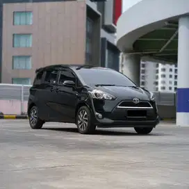 ( TDP 15 JT ) LOW KM 87 RB ! TOYOTA SIENTA V MATIC HITAM 2017 !