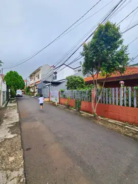HITUNG TANAH!! Rumah Dijual Kebayoran Lama. Komplek. DKt Tol. NEGO