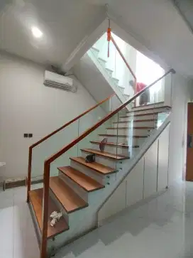 Reling tangga kaca frameless