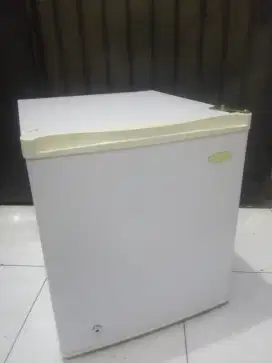 KULKAS MINIBAR AKIRA MULUSS NORMAL ORI