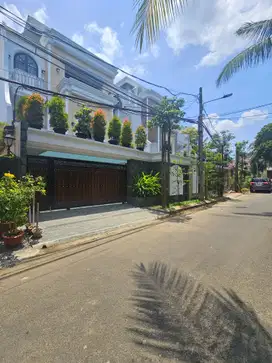 Rumah Dijual Cilandak. Komplek. Jalan Lebar. Bangunan Baru, NEGO