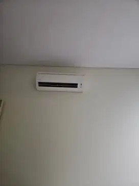 Dijual segera AC BEKAS MERK DAIKIN 2PK