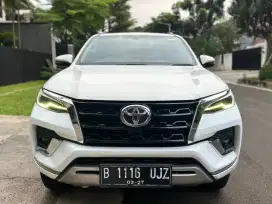 Toyota Fortuner Vrz 2.4 AT facelift 2022 Putih.  SUV Mulus no Minus