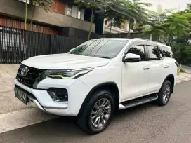 Toyota Fortuner Vrz 2.4 AT facelift 2022 Putih.  SUV Mulus no Minus